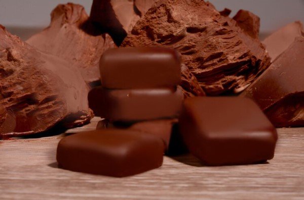 What's The Difference Between Vegan Chocolate and Non-Vegan?