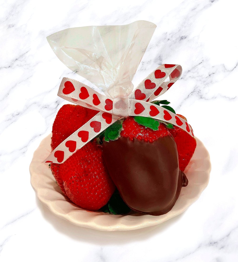 Organic Chocolate Dipped Strawberries 4PC - NYC Pick Up Or Delivery Only